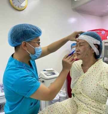 facelift at an international aesthetic hospital
